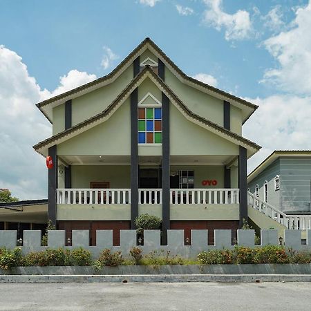 Oyo 90451 Bangi Moya Guesthouse Exterior photo