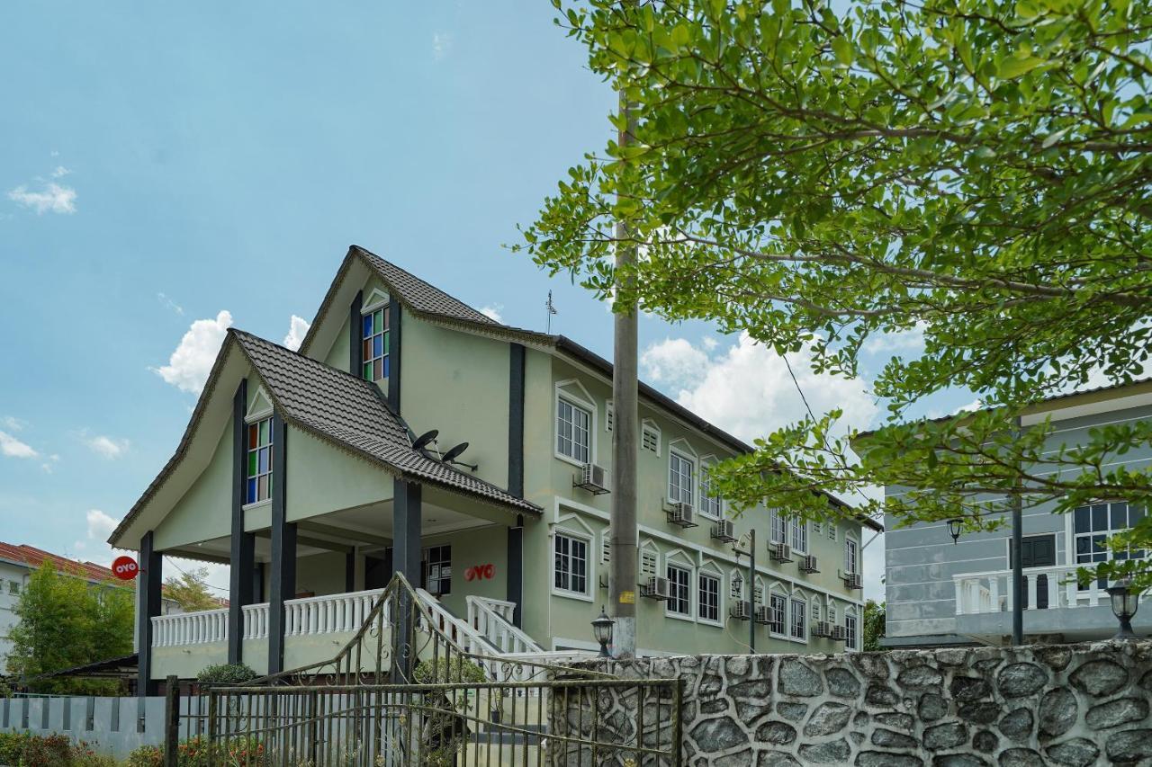 Oyo 90451 Bangi Moya Guesthouse Exterior photo