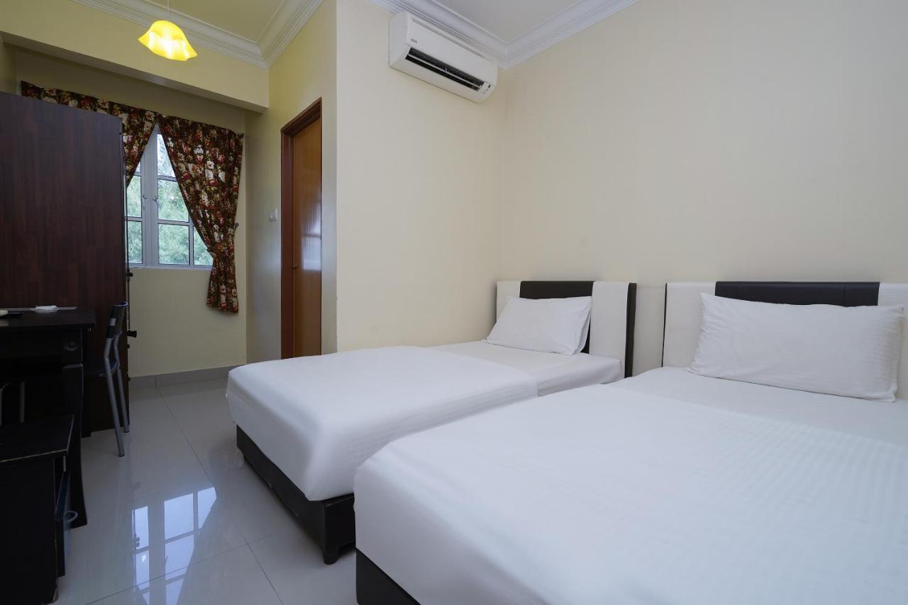 Oyo 90451 Bangi Moya Guesthouse Exterior photo