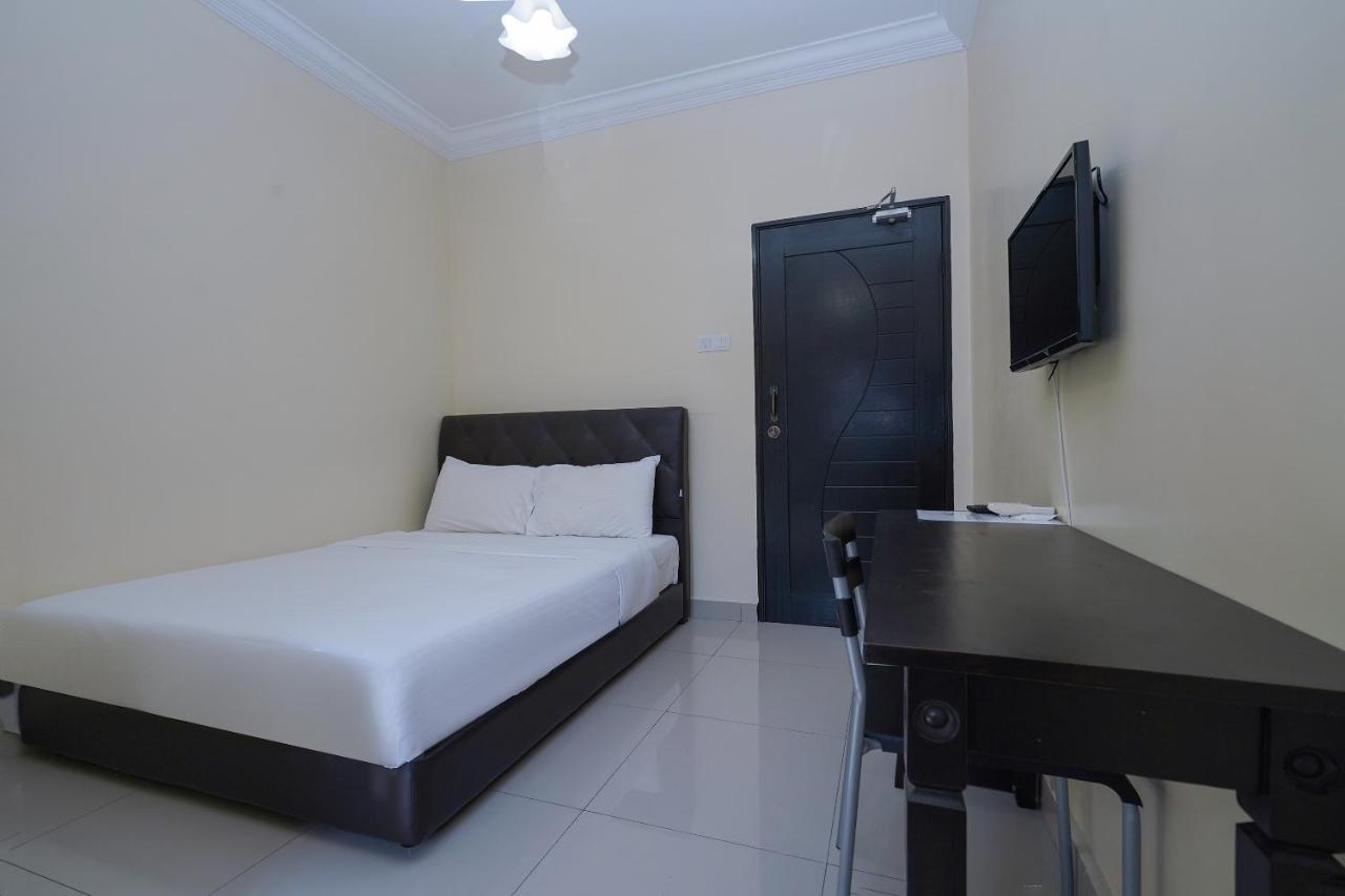 Oyo 90451 Bangi Moya Guesthouse Exterior photo